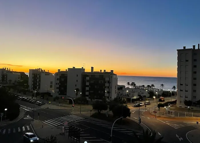 Sunny, Spacious 3 Bedroom Apartment With Seaview