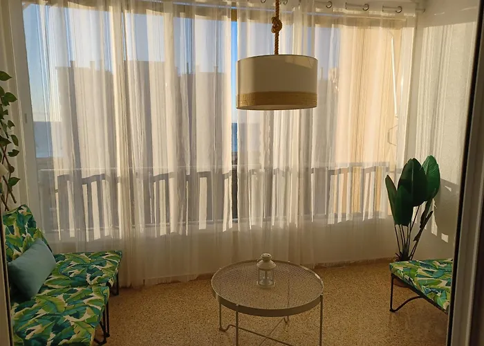 Sunny, Spacious 3 Bedroom Apartment With Seaview