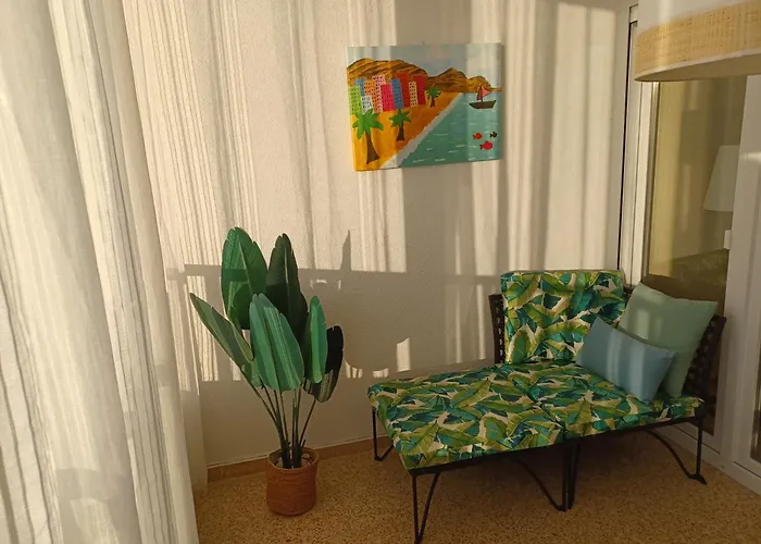 Sunny, Spacious 3 Bedroom Apartment With Seaview