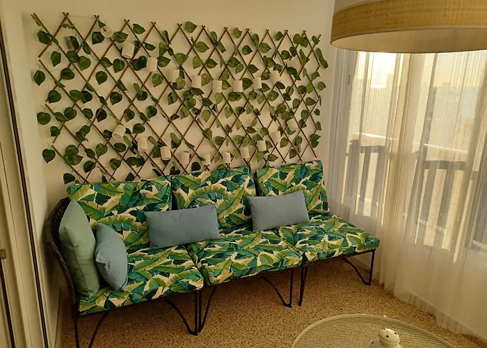 Sunny, Spacious 3 Bedroom Apartment With Seaview