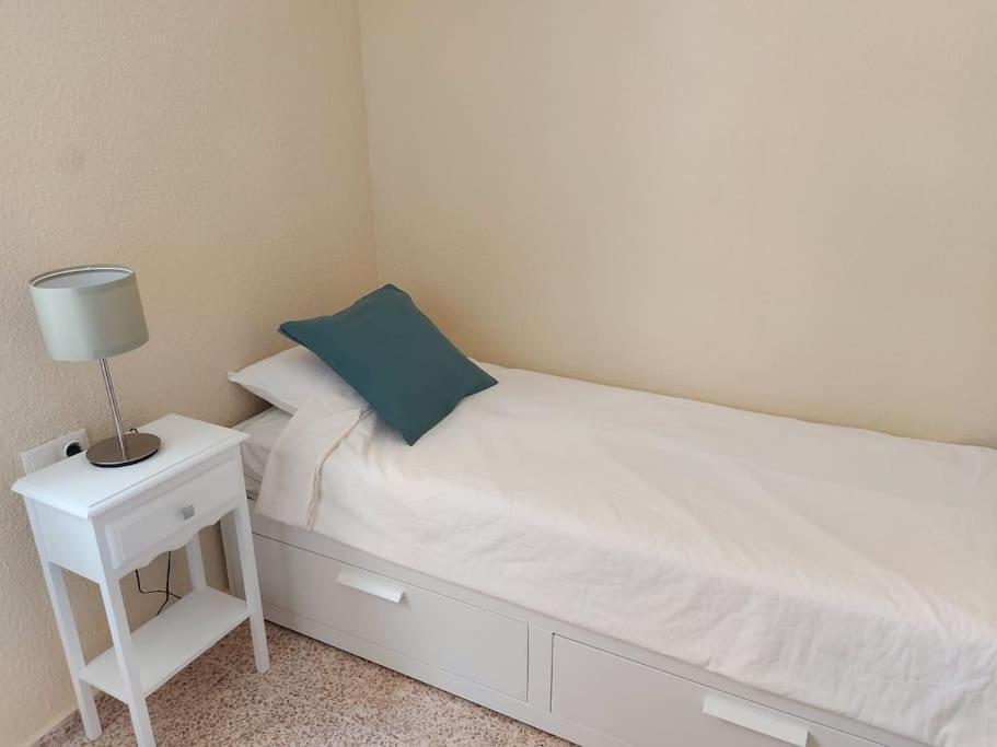 Sunny, Spacious 3 Bedroom With Seaview Apartment