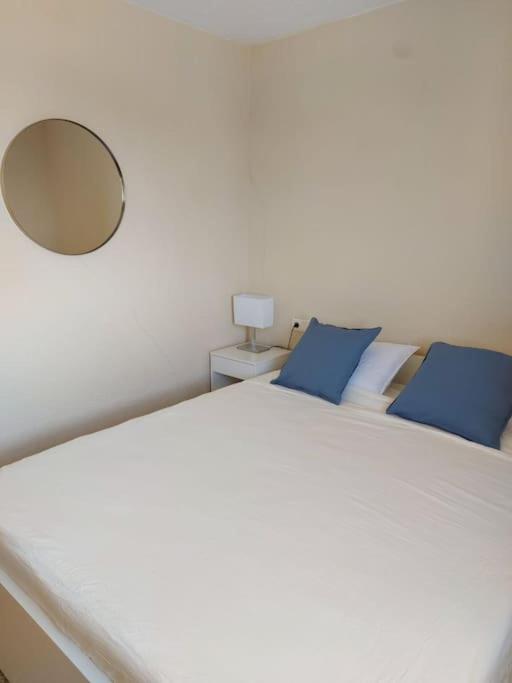 Apartment Sunny, Spacious 3 Bedroom With Seaview