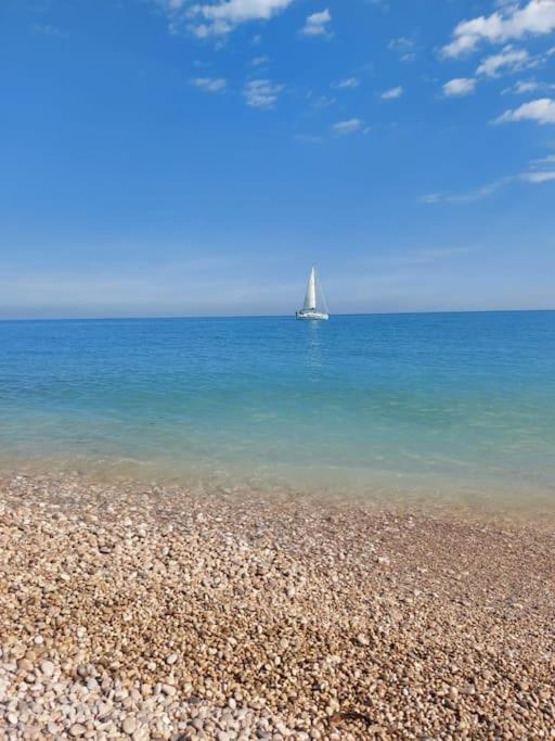 Sunny, Spacious 3 Bedroom With Seaview
