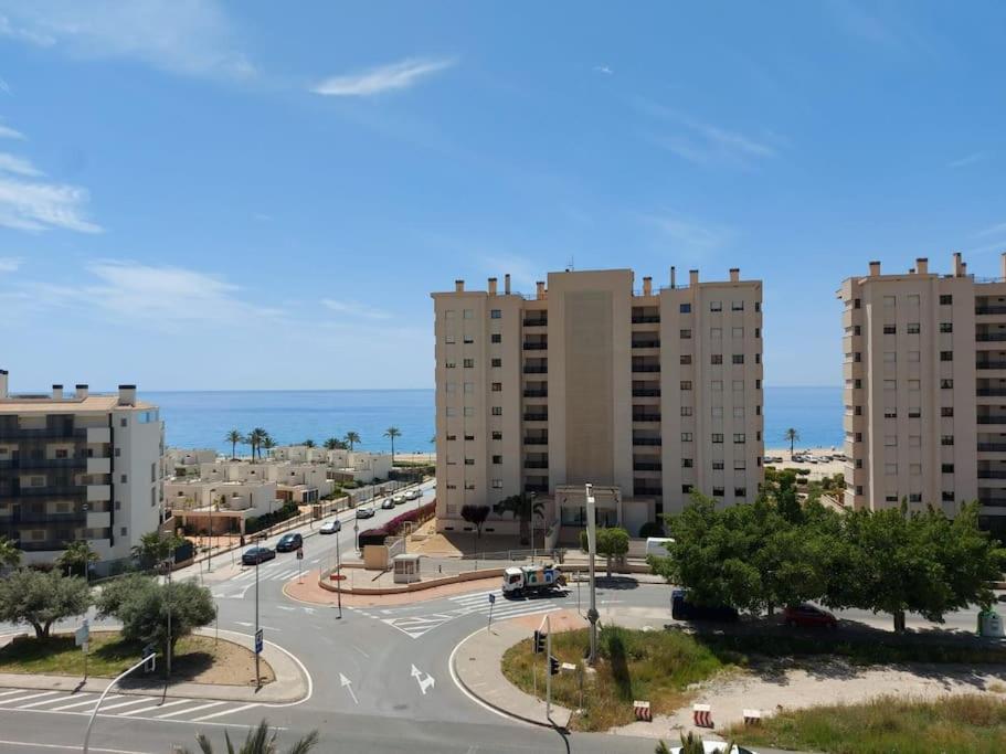 Sunny, Spacious 3 Bedroom With Seaview