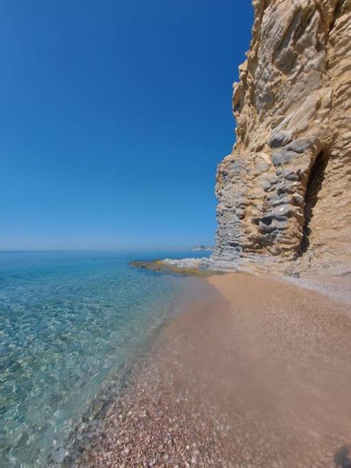 Sunny, Spacious 3 Bedroom With Seaview